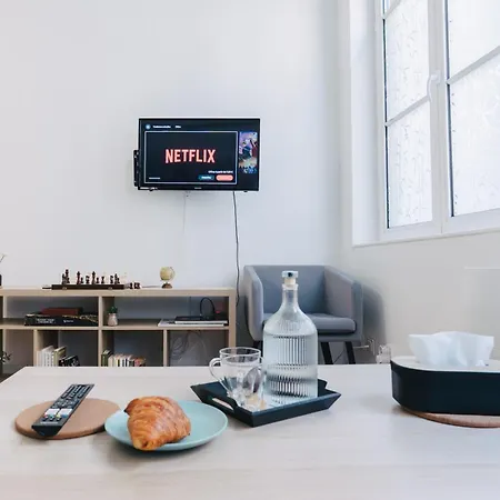Апартаменти Relax Hypercentre Wifi Netflix Parking *